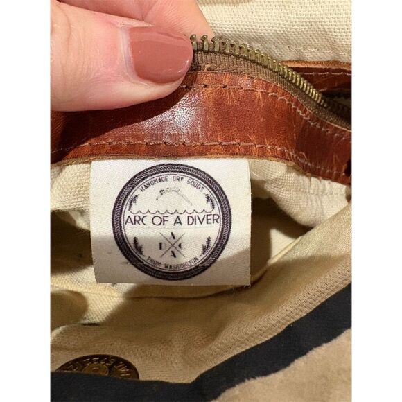 Arc of a Diver Women's Striped  Brown Cream Flap Closure Vintage Style - Picture 9 of 11